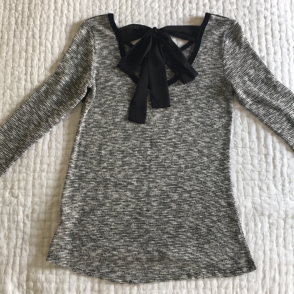 Moa Moa sweater  with scalloped lace detail, NWT - Picture 2 of 6
